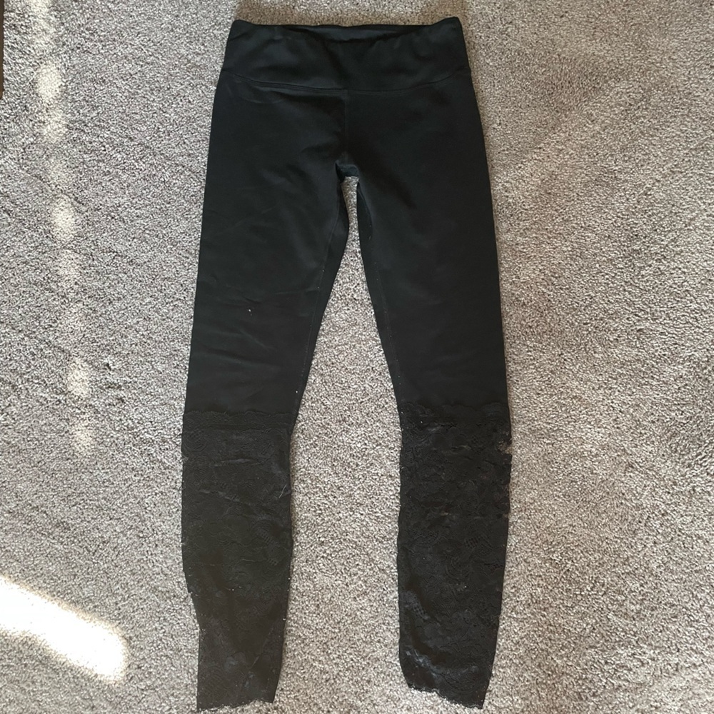 Black leggings with lace
